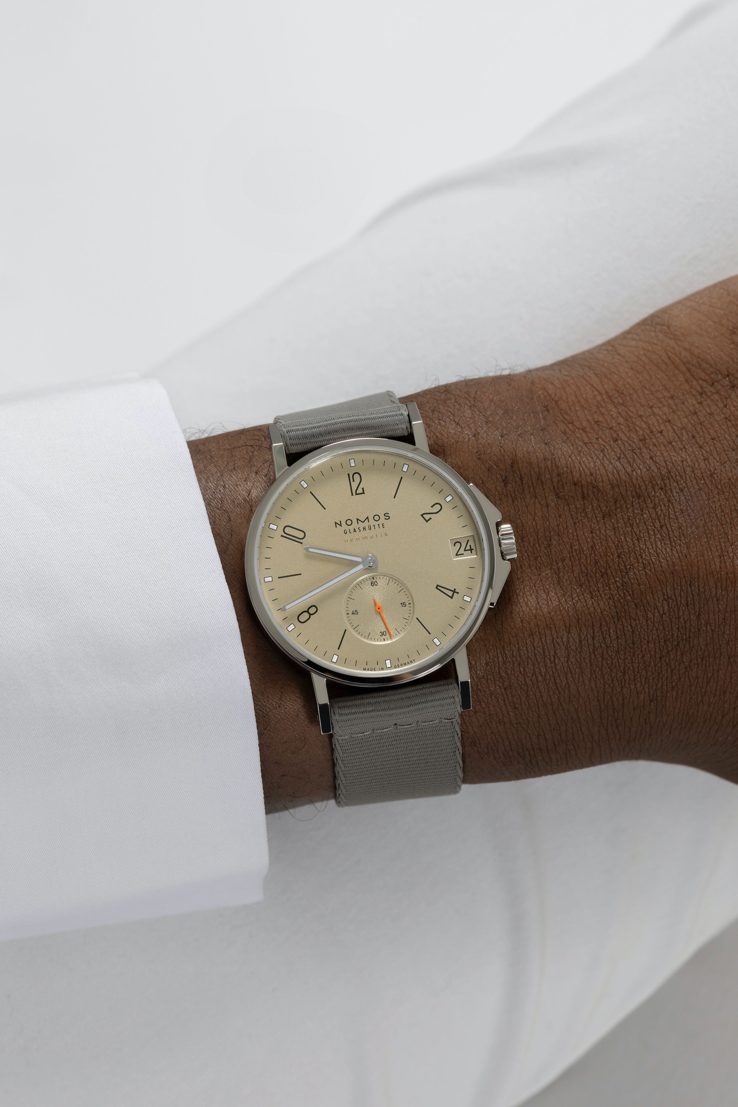 Men's watch / unisex  NOMOS GLASHÜTTE, Ahoi Neomatik 38 Date Sand / 38.5mm, SKU: 527 | watchphilosophy.co.uk