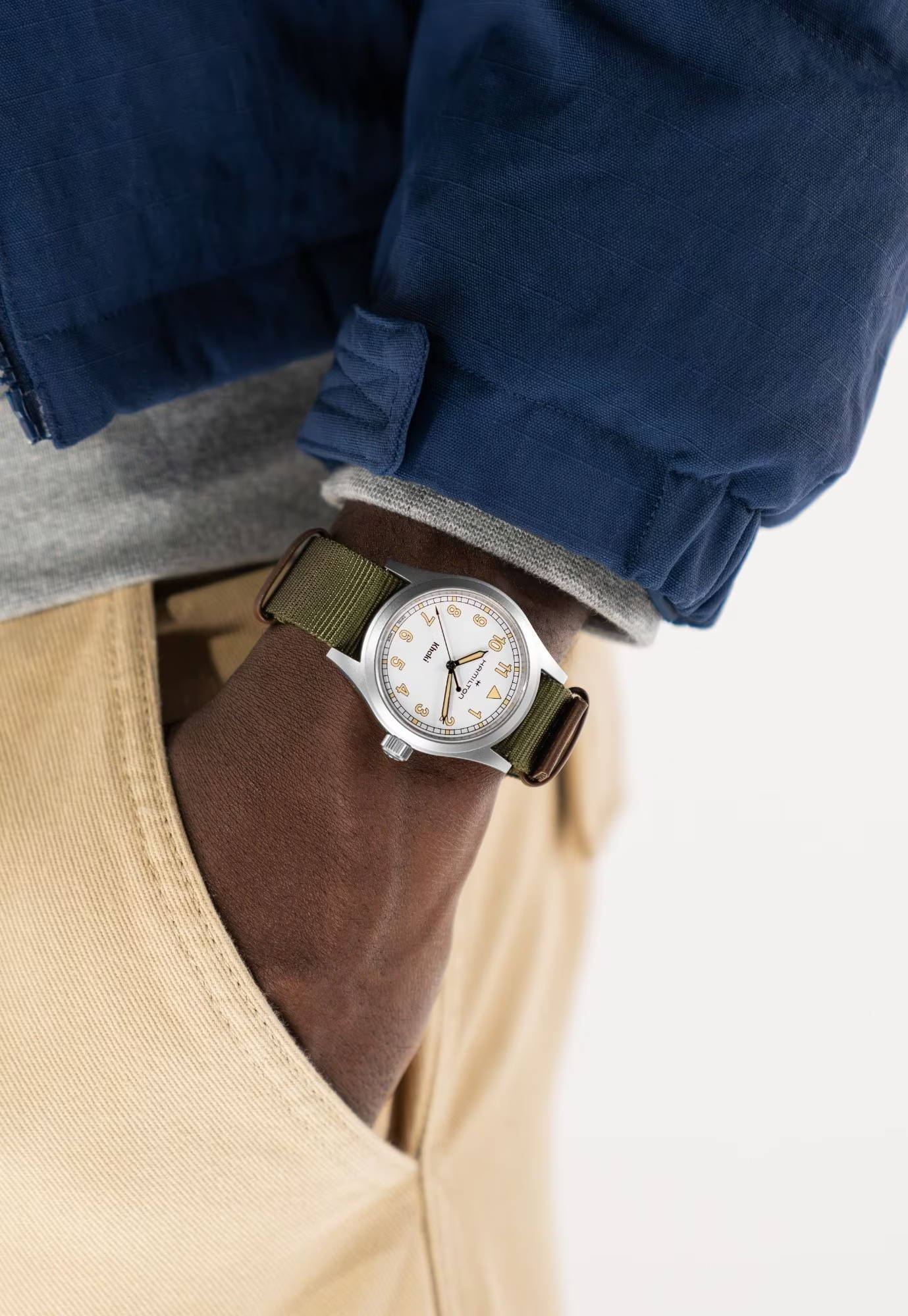 Men's watch / unisex  HAMILTON, Khaki Field Quartz / 38mm, SKU: H69401910 | watchphilosophy.co.uk