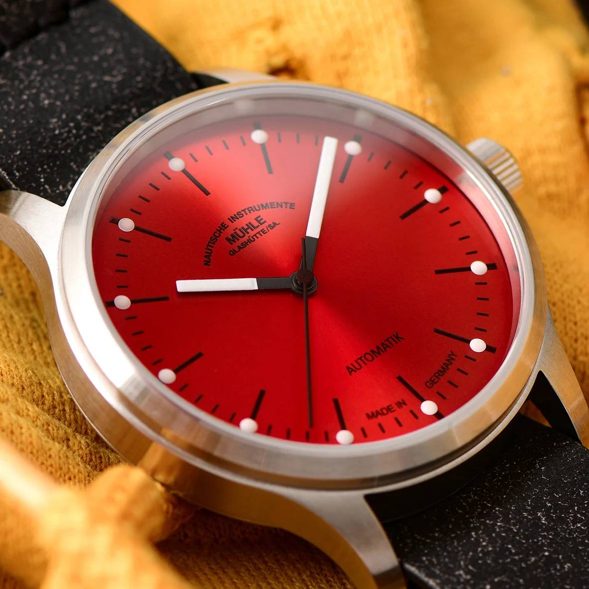 Men's watch / unisex  MÜHLE-GLASHÜTTE, Panova Red / 40mm, SKU: M1-40-78-LB-VI | watchphilosophy.co.uk