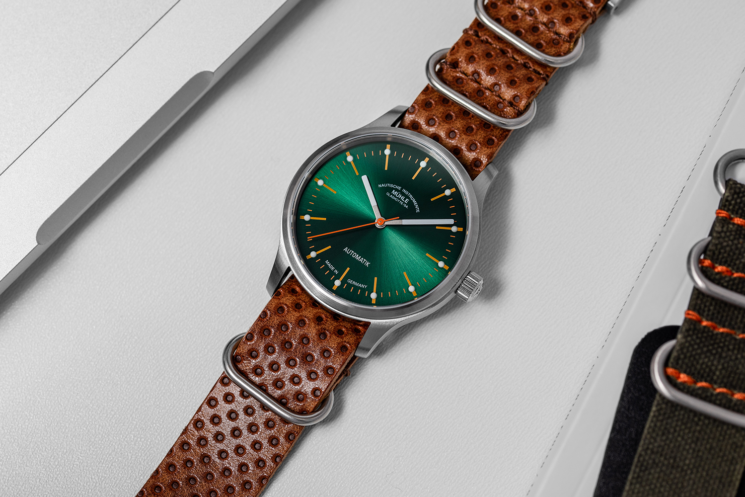 Men's watch / unisex  MÜHLE-GLASHÜTTE, Panova Green / 40mm, SKU: M1-40-76-LB-I | watchphilosophy.co.uk